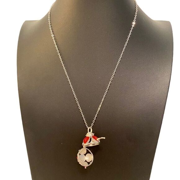 Beautiful Red & Silver Essential Oil Necklace. - Picture 6 of 7